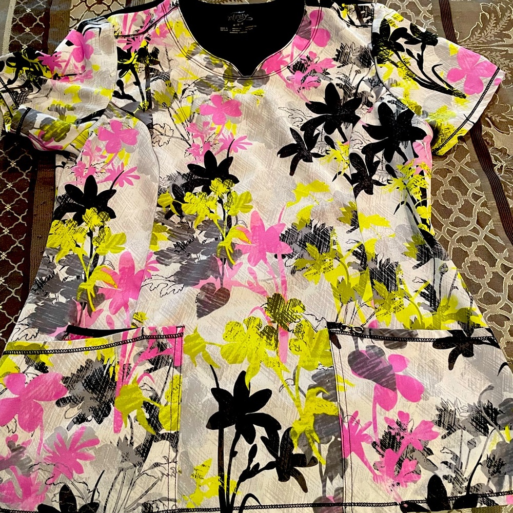 Cherokee infinity scrub top